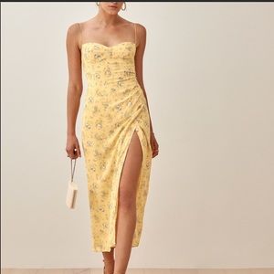 REFORMATION KOURTNEY DRESS - fits like a 4